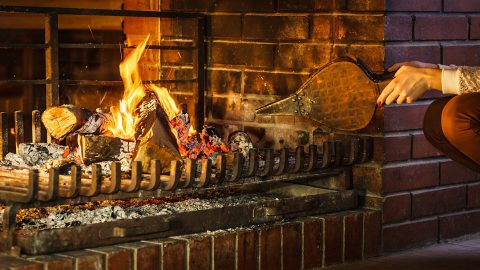 Le soufflet de cheminée : idéal pour entretenir votre feu